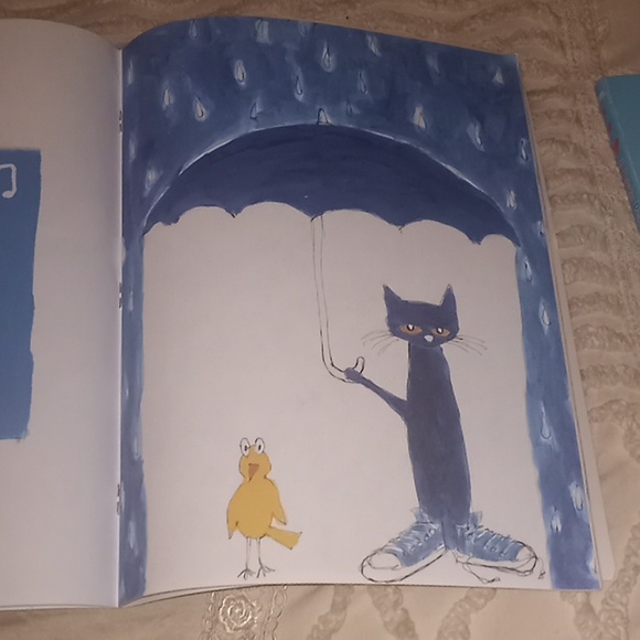 Scholastic Pete the Cat Book Bundle 1 Paperback 1 Hardcopy - Picture 7 of 7